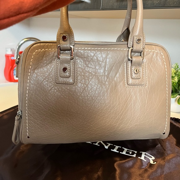 New with tags Danier leather purse with crossbody strap Taupe colour - Picture 10 of 11